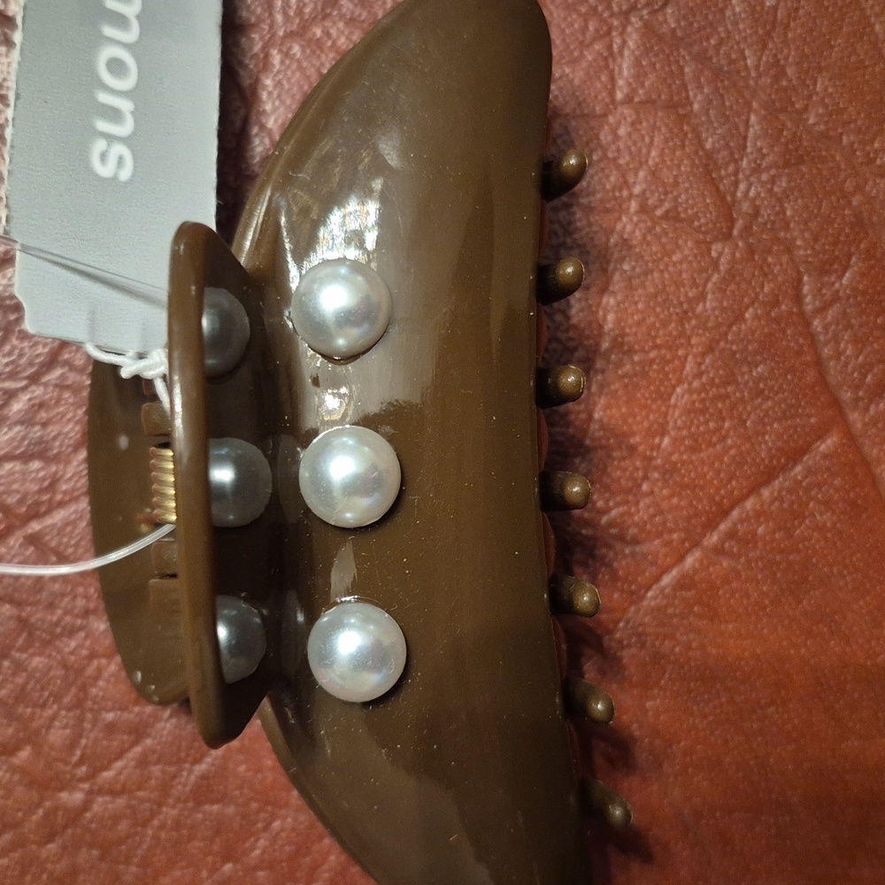 Simons Brown Hair Clip with Faux Pearls, New With Tags - Picture 4 of 5